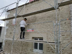 Rejointoiement de murs en pierre  