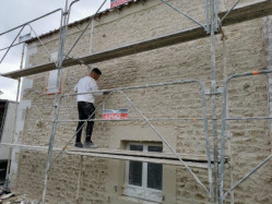 Rejointoiement de murs en pierre  